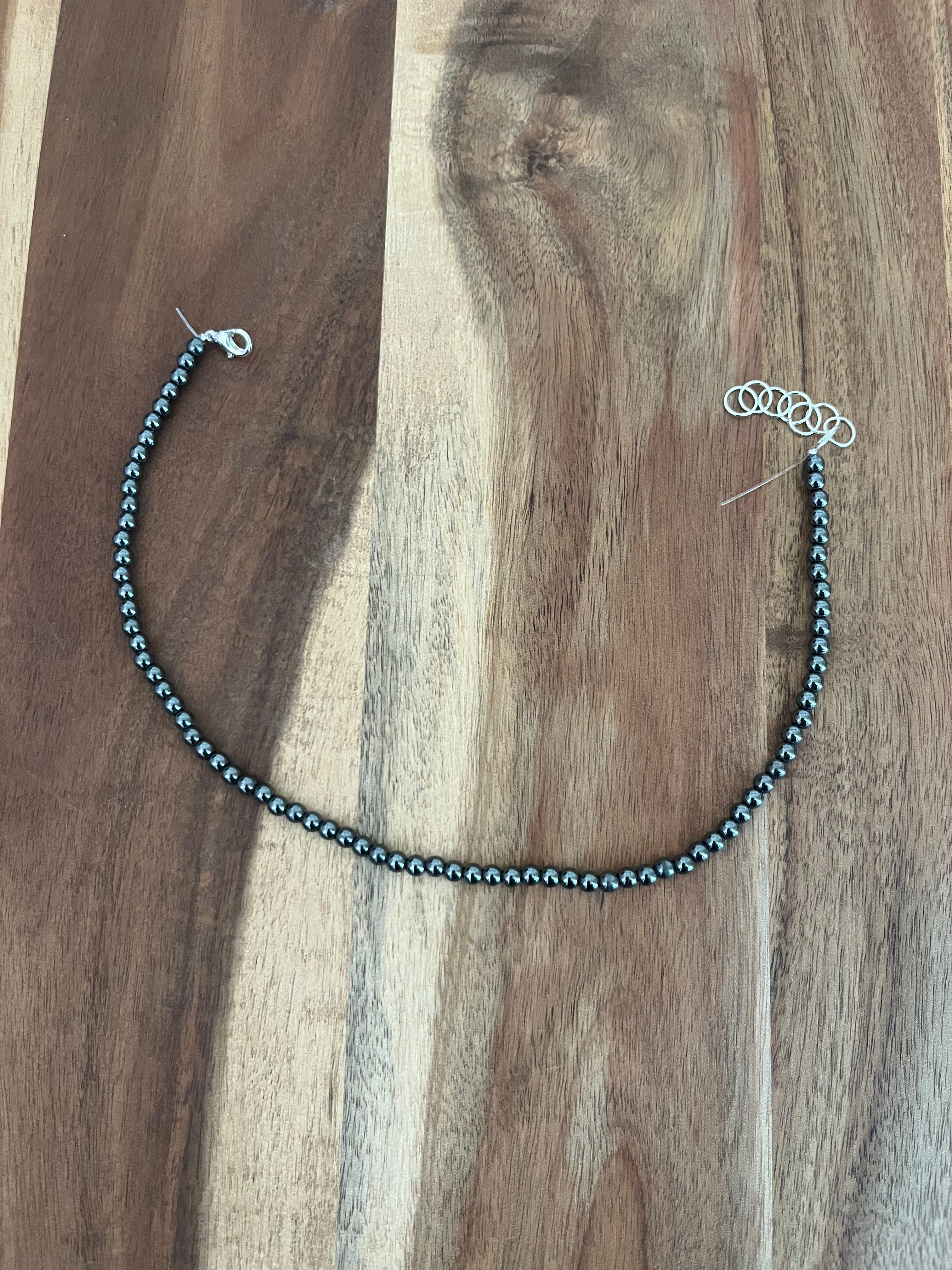 SMALL FAUX PEARL CHOKER